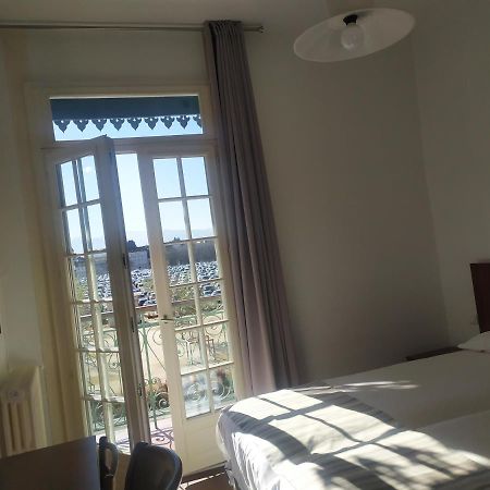 Hotel Le Postillon Pau Eksteriør bilde