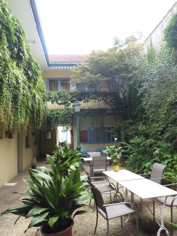 Hotel Le Postillon Pau Eksteriør bilde