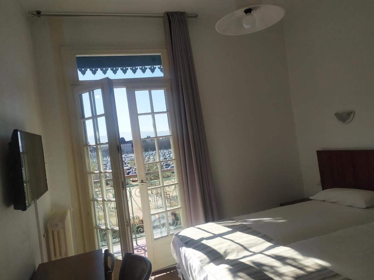 Hotel Le Postillon Pau Eksteriør bilde